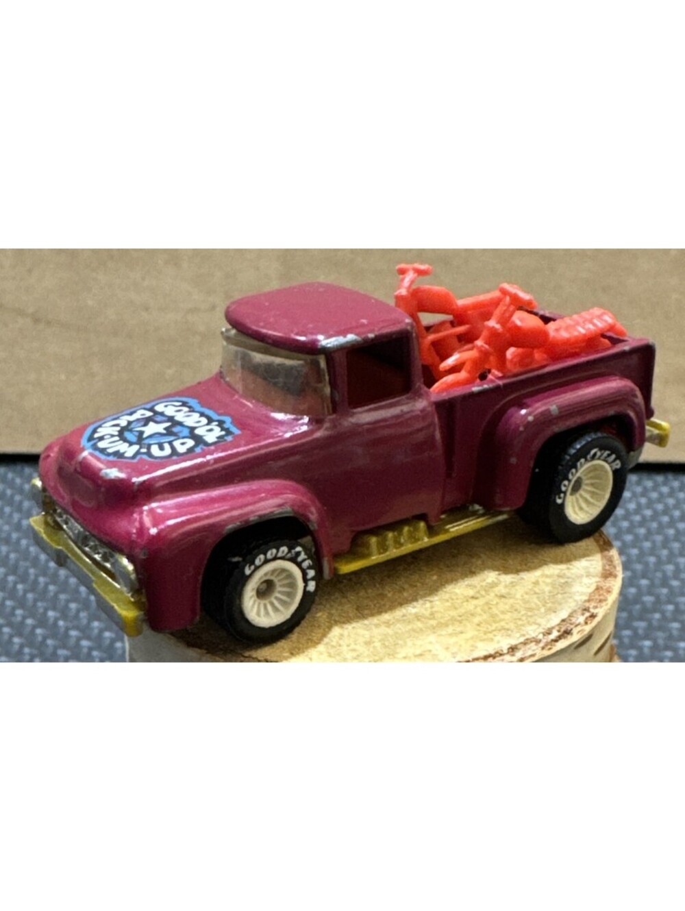 Hot Wheels Vintage Real Riders Good Ol' Pick Um Up Truck